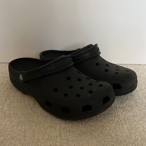 Black crocs size (5) boys (7) girls